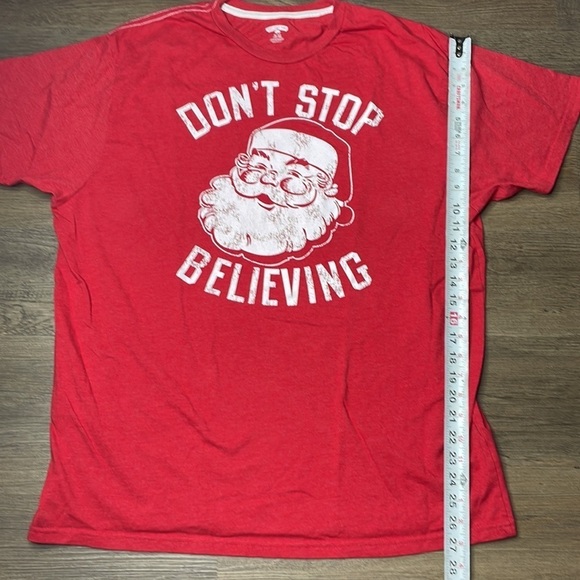 Holiday Time Red Christmas Santa Don’t Stop Believing Short Sleeve T Shirt sz XL - Picture 4 of 7